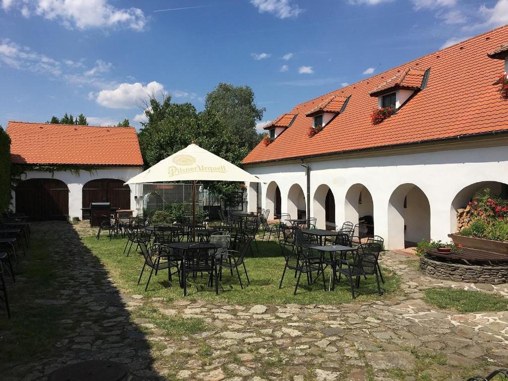 Hotel Habánský dům Dolni Vestonice Exterior foto