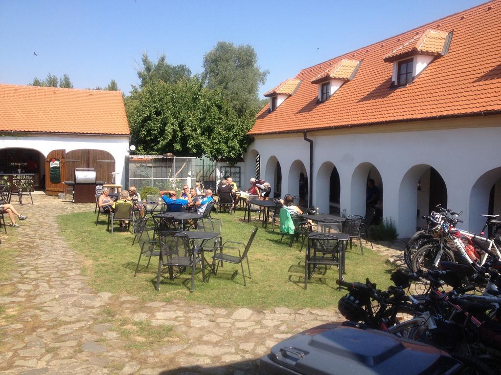 Hotel Habánský dům Dolni Vestonice Exterior foto